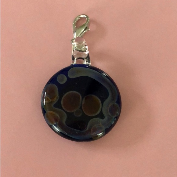 Handmade Glass Skull Pendant - Picture 5 of 6